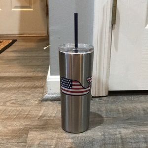 Vineyard vines lidded drinkware